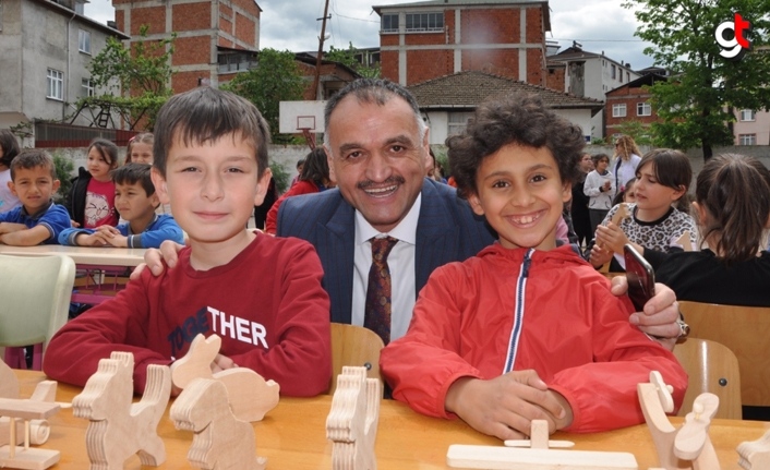 Başkan Akgül, Çocukları Sevindirdi