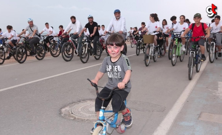 Başkan Sandıkçı, Dünya Bisiklet Günü’nde gençlerle pedal çevirdi