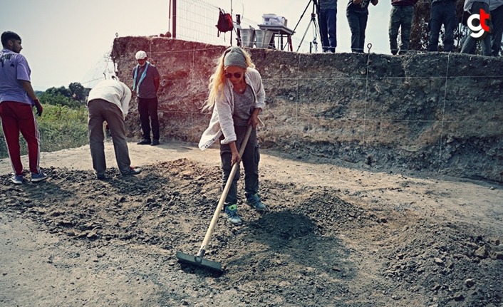 Başkan Hamit Kılıç İkiztepe höyüğü ve kazı alanında yürütülen çalışmaları izledi