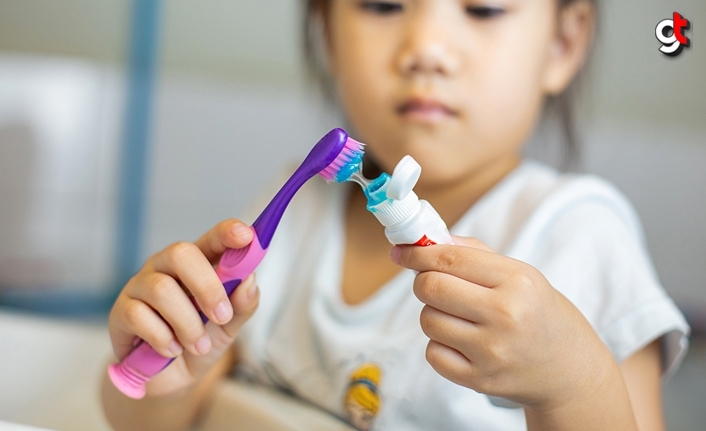 Çocuklar Hangi Diş Macununu Kullanmalı? Nelere Dikkat Edilmeli?