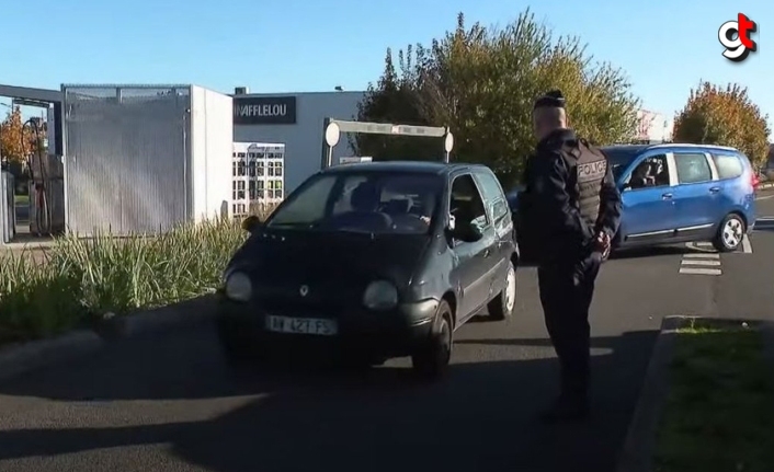Fransa'da aracın deposu boşalmadan yakıt verilmiyor