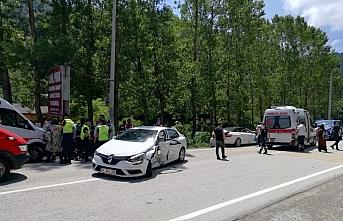 Abant yolunda zincirleme trafik kazasında 6 kişi yaralandı