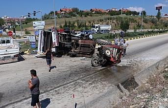 Kastamonu'da traktör ile kamyonet çarpıştı: 2 yaralı