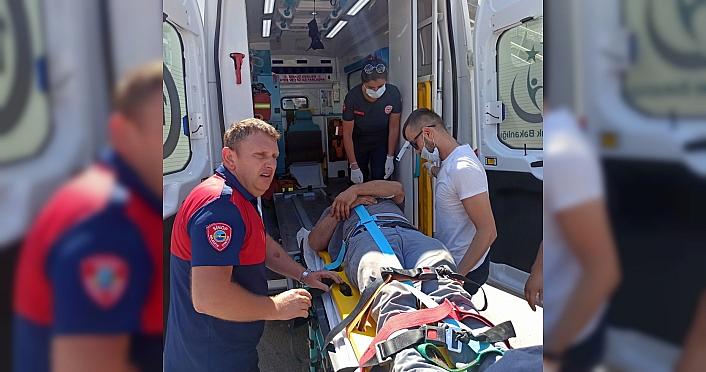 Sinop'ta kamyon üst geçidin ayağına çarptı: 2 yaralı