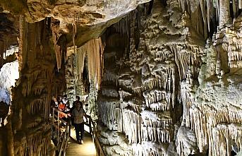 Karaca Mağarası bayram tatilinde yaklaşık 5 bin kişiyi ağırladı