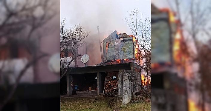 Düzce'de çıkan yangında samanlık yandı, ev hasar gördü