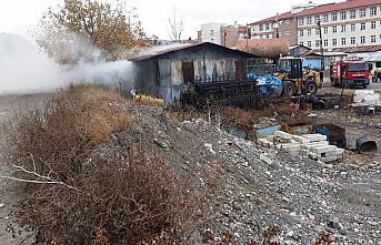 Taşova Belediyesi deposunda çıkan yangın söndürüldü