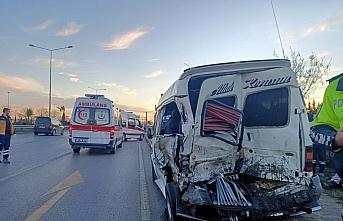 Trabzon'da dolmuşla panelvan çarpıştı: 8 yaralı