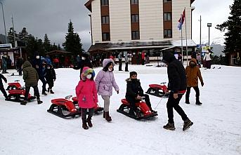 Yetim ve öksüz çocuklar, Ilgaz Dağı Kayak Merkezi'nde gönüllerince eğlendi