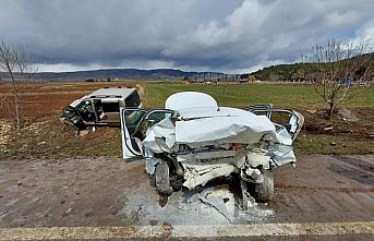 Amasya'da otomobil ile hafif ticari araç çarpıştı: 8 yaralı