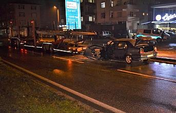 Düzce'de tırla çarpışan otomobilin sürücüsü yaralandı