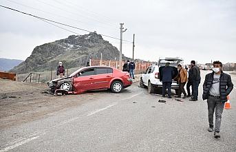 Giresun'da, otomobil park halindeki otomobillere çarptı: 1 yaralı