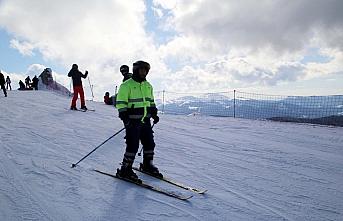 Ilgaz 2-Yurduntepe Kayak Merkezi'nde hafta sonu yoğunluğu yaşandı