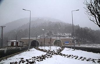 Ilgaz Dağı'nda sis ve kar yağışı etkili oluyor