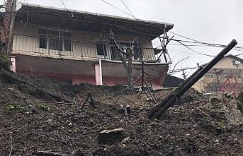 Zonguldak'ta toprak kayması sonucu çöken istinat duvarı vatandaşları tedirgin ediyor