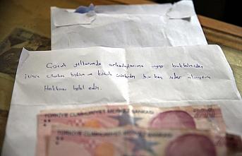 Tokat'ta bir kişi çocukluk yıllarında aldıklarının karşılığında marketin kapısına para ile özür notu bıraktı