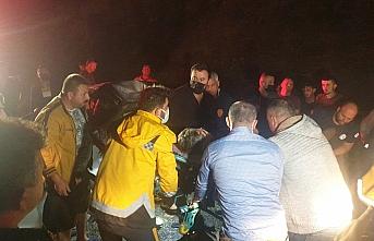 GÜNCELLEME - Düzce'de işçi servisi ile otomobil çarpıştı: 2 ölü, 4 yaralı