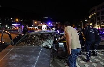 Tokat'ta otomobil ile çarpışan hafif ticari araç Behzat Deresi'ne devrildi: 4 yaralı
