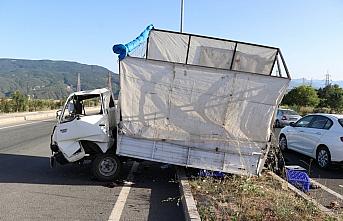 Karabük'te beton mikseri kamyonete çarptı: 4 yaralı