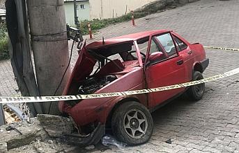 Trabzon'da elektrik direğine çarpan otomobilin sürücüsü hayatını kaybetti