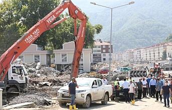 Bakan Soylu, sel felaketi yaşanan Bozkurt'tan 13 bin kamyon çamur çıkarıldığını bildirdi