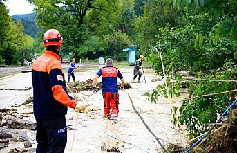 Bartın'da sel nedeniyle evinde mahsur kalan vatandaşlar ekiplerce kurtarıldı