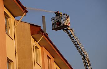 Bolu'da binanın çatısında çıkan yangın söndürüldü