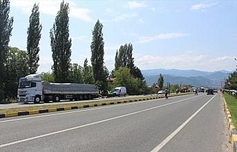 Kastamonu'da tırın dorsesine çarpan hafif ticari aracın sürücüsü öldü