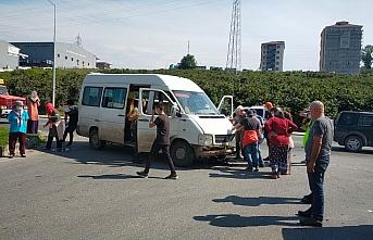 Ordu'da fındık işçilerini taşıyan minibüs ile hafif ticari araç çarpıştı: 3 yaralı