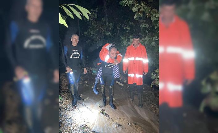 Ordu'da şiddetli yağış nedeniyle evlerinde mahsur kalan iki kişi kurtarıldı