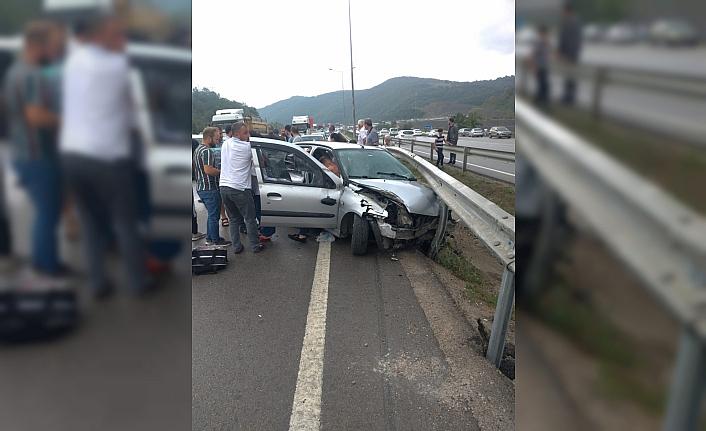 Samsun'da otomobil bariyere çarptı, 1 ölü 1 yaralı