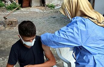 Tokat'ta mobil aşı ekipleri, köy köy dolaşarak vatandaşlara Kovid-19 aşısı yapıyor
