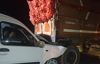 Amasya'da hafif ticari araçla traktör çarpıştı, 1 kişi öldü
