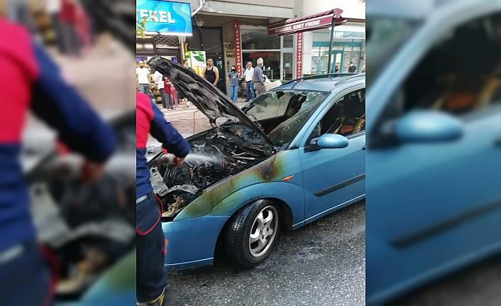 Amasya'da park halindeki araç yandı