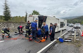GÜNCELLEME - Bartın'da yolcu otobüsü ile otomobilin çarpıştığı kazada 3 kişi öldü