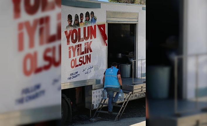 İzmir'den yaraları sarmak için Bozkurt'a gelen gönüllü bir aydır gece gündüz çalışıyor