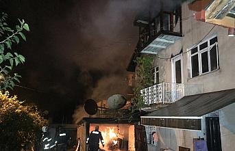 Karabük'te çıkan yangında 3 katlı ev kullanılamaz hale geldi