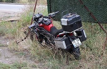 Karabük'te görev yerine giderken motosikletiyle çim çitlerin demirine çarpan polis memuru yaralandı