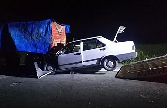 Samsun'da traktörün römorkuna çarpan otomobildeki 1 kişi öldü, 1 kişi yaralandı