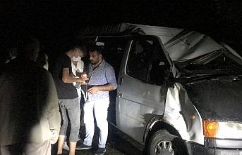 Samsun'da minibüsün devrildi, 13 kişi yaralandı