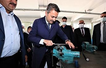 Tokat Belediye Başkanı Eyüp Eroğlu Mesleki ve Teknik Anadolu Lisesini ziyaret etti