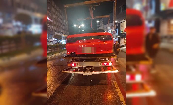 Trabzon'da abartılı egzozu bulunan araç trafikten menedildi