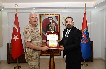 Türk Kızılaydan Kastamonu Jandarma Komando Eğitim Alay Komutanlığına madalya