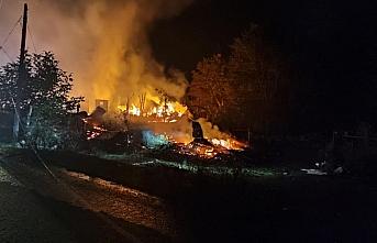 Bolu'da çıkan yangında 4 ev hasar gördü