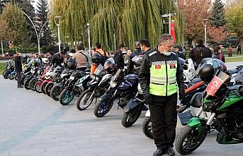 Bolu'da motosiklet tutkunları cumhuriyet turu attı