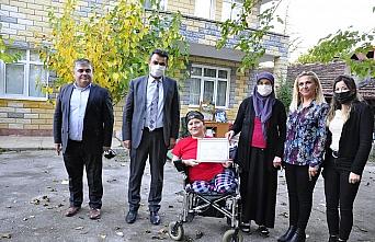 Karabük'te bedensel engelli kadın okuma azmiyle engel tanımadı
