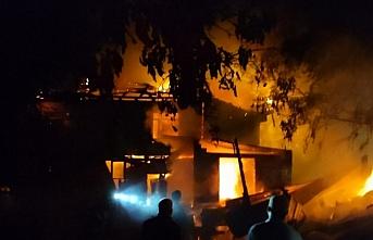 Karabük'te çıkan yangında iki katlı ev kullanılamaz hale geldi