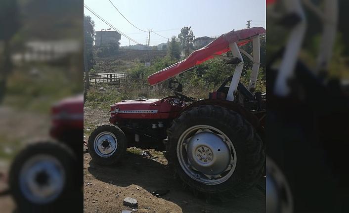 Samsun'da devrilen traktörün sürücü yaralandı