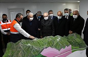 AK Parti Genel Başkanvekili Binali Yıldırım, Yeni Zigana Tüneli inşaatında incelemelerde bulundu