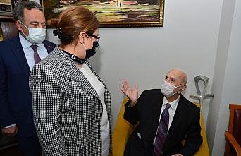 Bakan Yanık, Karabük'te şehit öğretmen Şenay Aybüke Yalçın'ın ailesini ziyaret etti